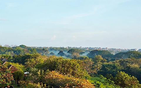 Toàn cảnh núi rừng nhìn từ khu nghỉ dưỡng