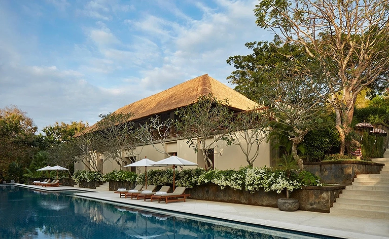 Các biệt thự được trang trí theo phong cách cổ điển xen lẫn hiện đại