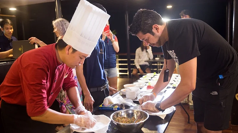 Lớp dạy nấu ăn