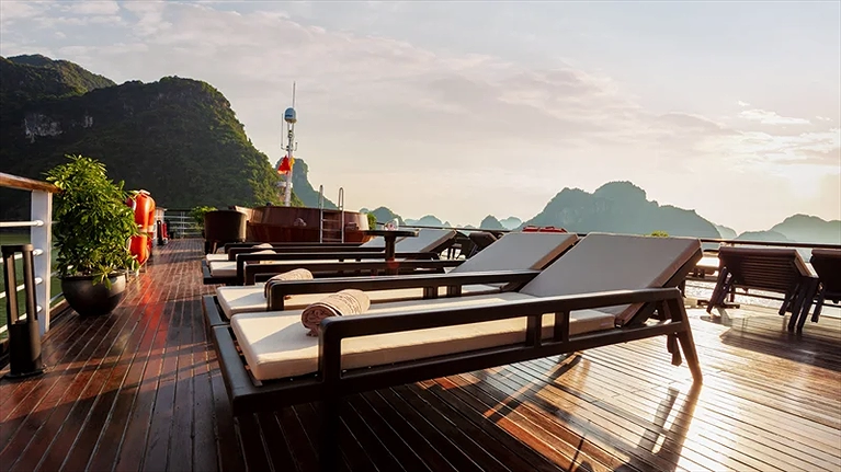 Khu vực tắm nắng trên sân thượng