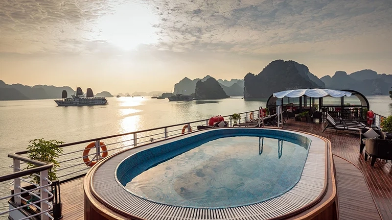 Hồ Jacuzzi trên sân thượng