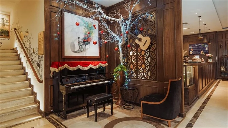 Khu vực đàn Piano tại Sảnh lễ tân