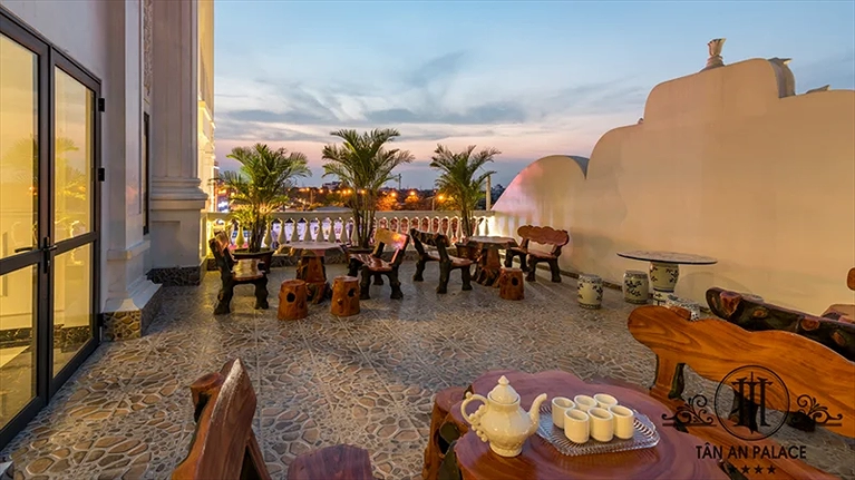 Góc nhìn từ khách sạn đến thành phố