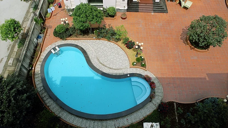 Hồ bơi tại khách sạn