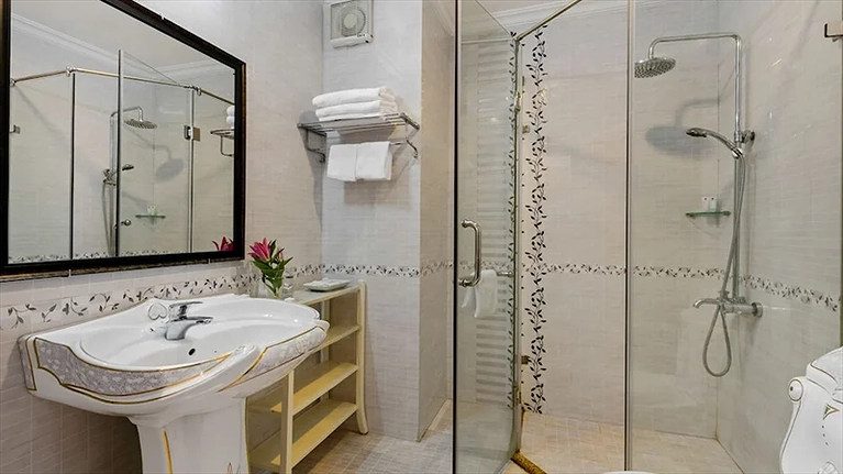 Phòng tắm đầy đủ tiện nghi và sạch sẽ