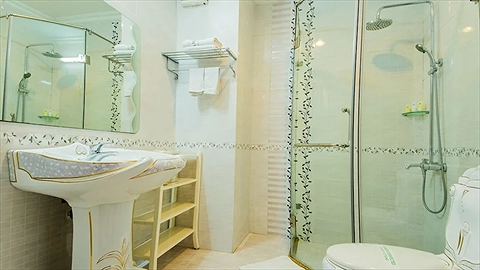 Phòng tắm đầy đủ tiện nghi và sạch sẽ
