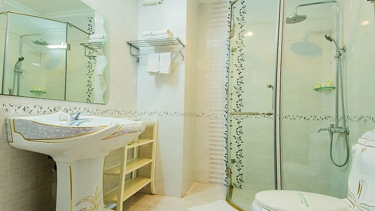 Phòng tắm đầy đủ tiện nghi và sạch sẽ