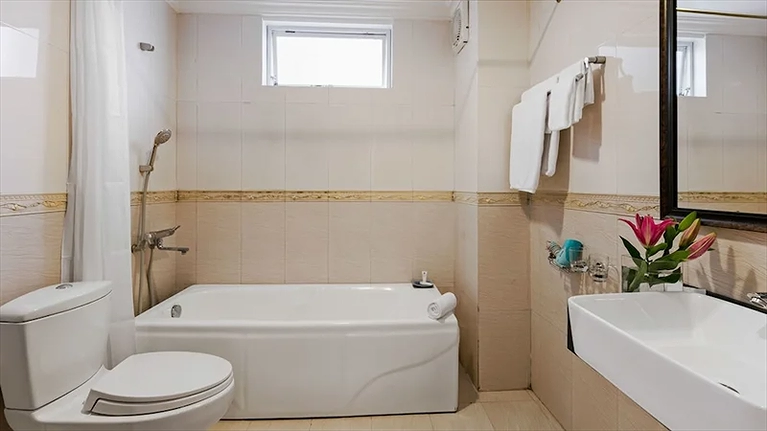 Phòng tắm đầy đủ tiện nghi và sạch sẽ