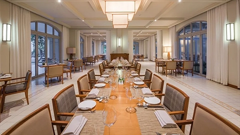 Thưởng thức món ăn đặc sắc tại nhà hàng Fresh