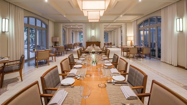 Thưởng thức món ăn đặc sắc tại nhà hàng Fresh