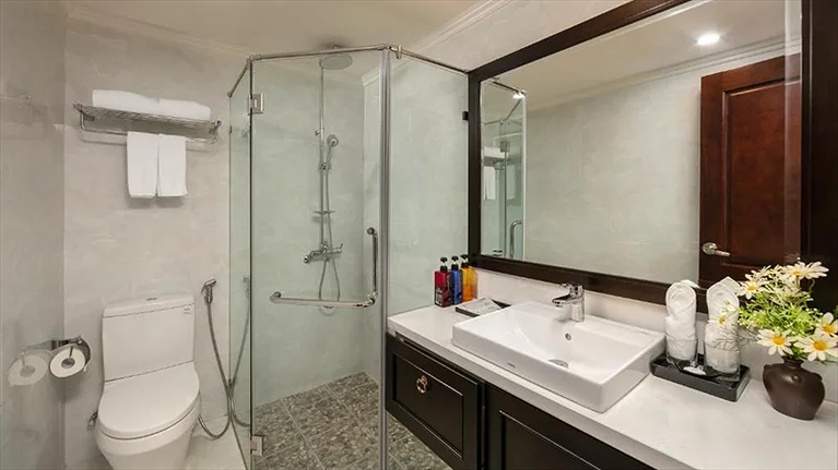 Phòng tắm đầy đủ tiện nghi và sạch sẽ