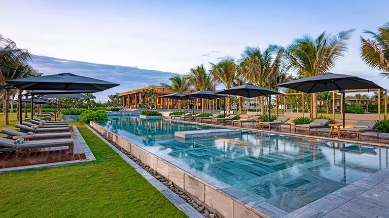 Khu vực hồ bơi chung tại Khu nghỉ dưỡng Maia Quy Nhơn