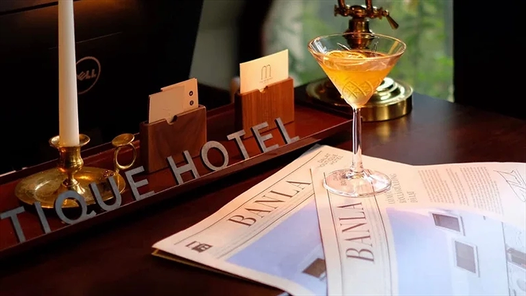 Trong chuyến du lịch Đà Lạt của bạn, không gì bằng khi vừa thưởng thức một ly cocktail vừa ngắm nhìn thành phố Đà Lạt về đêm.