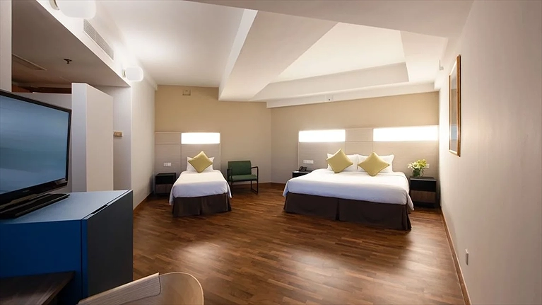 Phòng Family với 1 giường đôi và 1 giường đơn