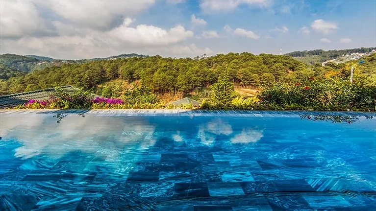 Khu vực hồ bơi vô cực