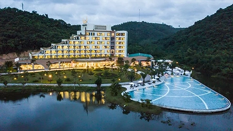 Khách sạn Mường Thanh Luxury Diễn Lâm vào lúc mặt trời lặn