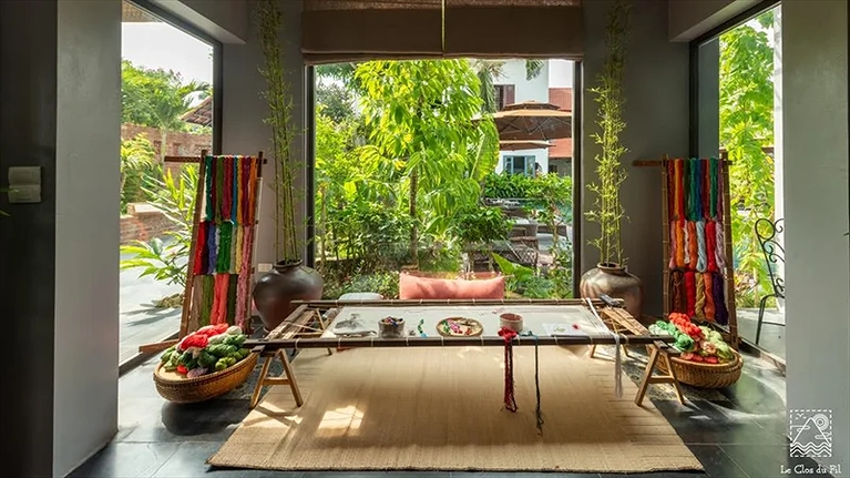 Khu vực trưng bày dụng cụ ngành thêu