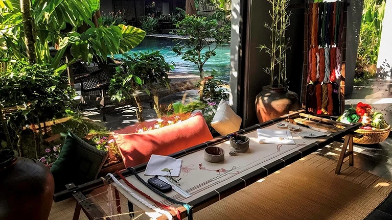 Khu vực trưng bày dụng cụ ngành thêu