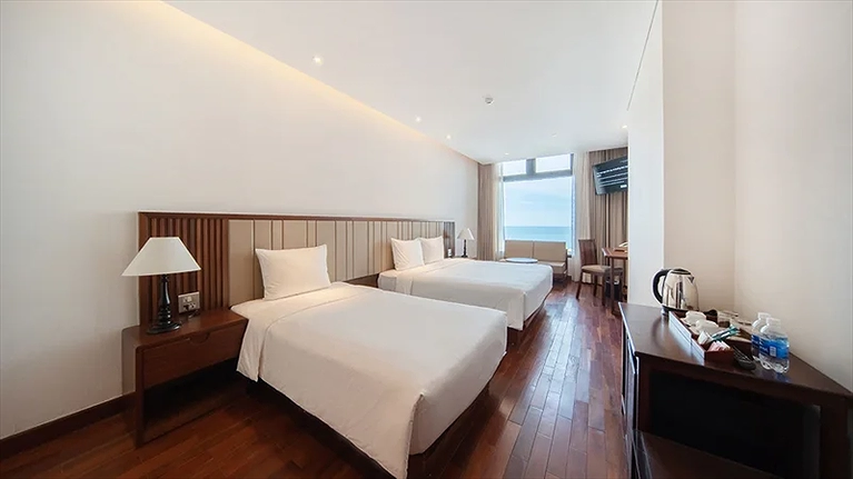 Hạng phòng Premier Partial Sea View
