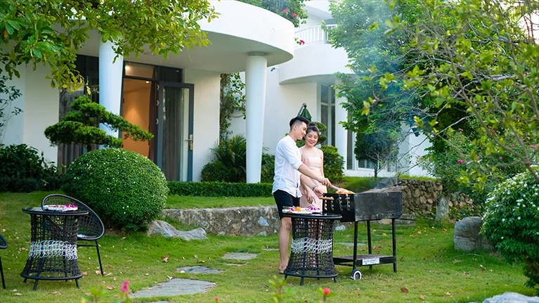 Tiệc BBQ tại căn biệt thự