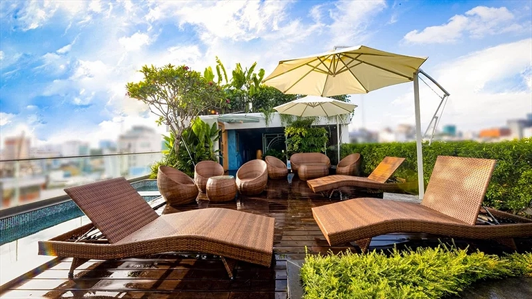 Khu vực hồ ngâm jacuzzi tầng thượng