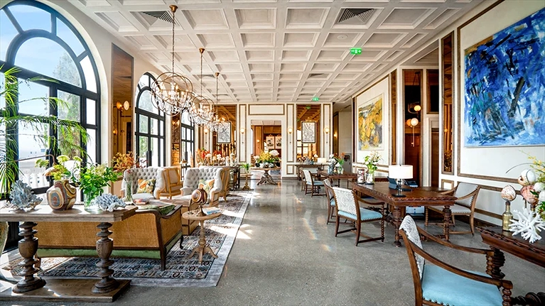 Nhà hàng bày trí sang trọng