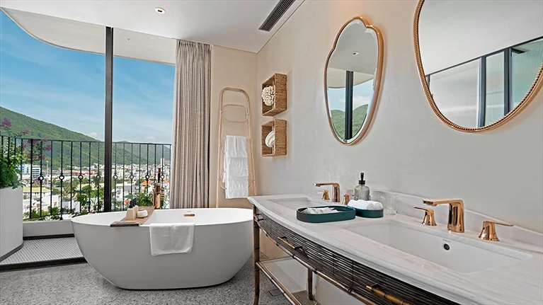 Phòng tắm thuộc hạng phòng Premier Deluxe