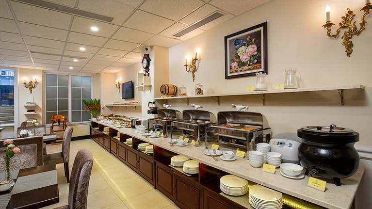 Quầy Buffet nhiều món ngon
