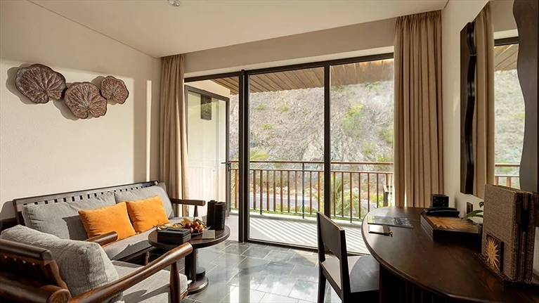 Phòng Deluxe Room Garden/Moutain view khu Khách sạn mới