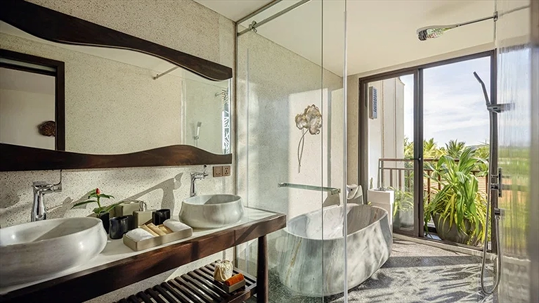 Phòng tắm của hạng Deluxe Room mới