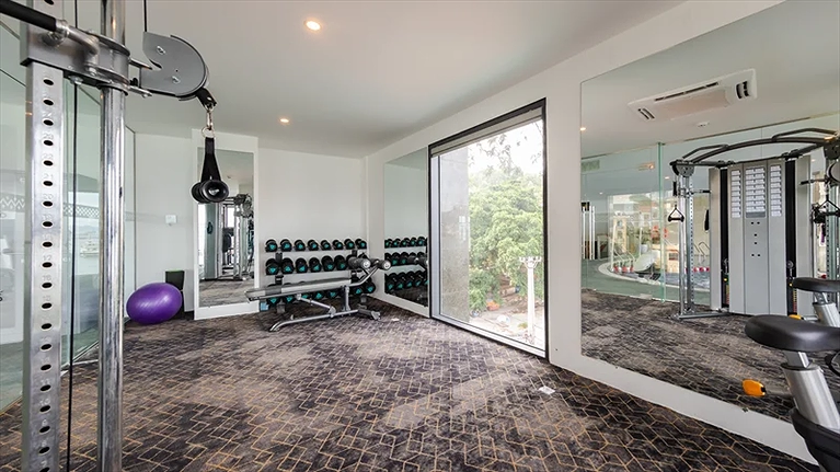 Phòng Gym được trang bị đầy đủ dụng cụ