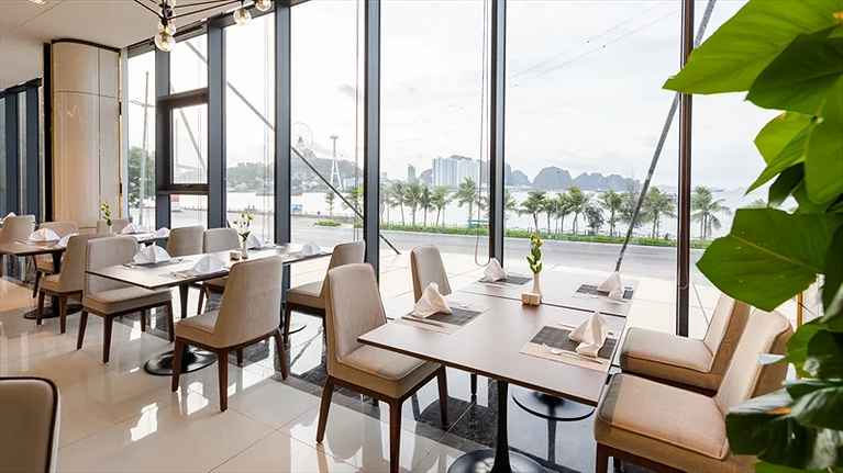 Nhà hàng hướng nhìn ra biển