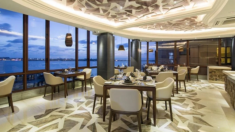 Không gian nhà hàng Cloud