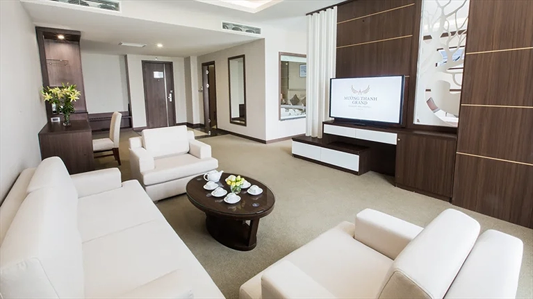 Khu vực tiếp khách tại phòng Executive Suite