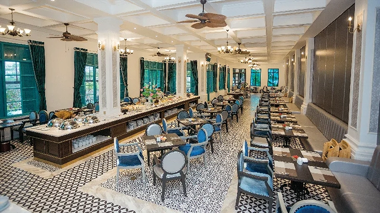 Nhà hàng Golden Lotus