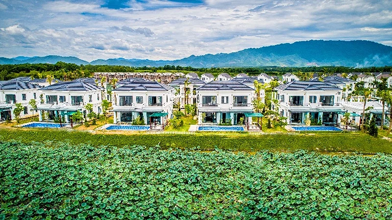 Khu Villa tầm nhìn ra hồ sen mát mẻ