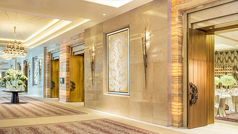 Sảnh chờ được lát đá vô cùng đẹp mắt