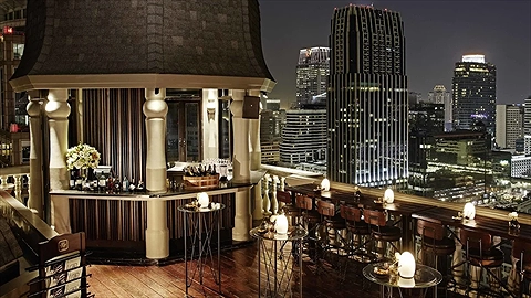 Một góc thư giãn lý tưởng ngắm nhìn toàn thành phố về đêm