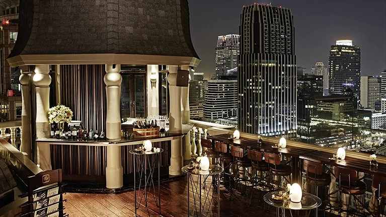 Một góc thư giãn lý tưởng ngắm nhìn toàn thành phố về đêm