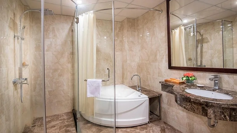 Phòng tắm tiện nghi và sạch sẽ