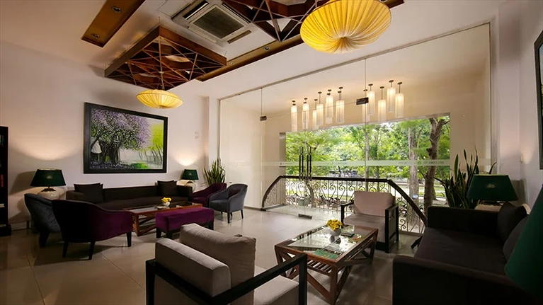 Khu vực hàng ghế chờ tại khách sạn