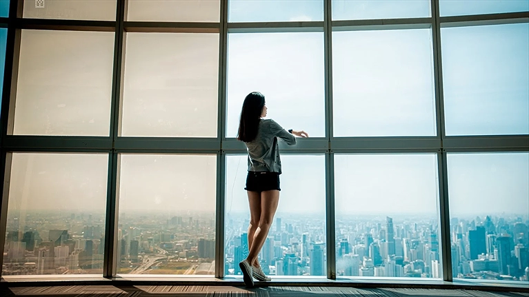 Ngắm nhìn toàn cảnh thành phố ở tòa nhà cao nhất Bangkok