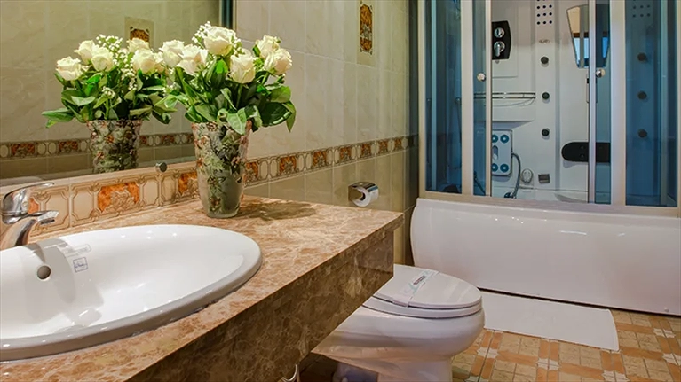 Phòng tắm đầy đủ tiện nghi và sạch sẽ