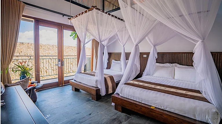 Senior Deluxe Bungalow Mountain View