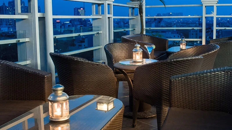 Quầy Bar trên sân thượng