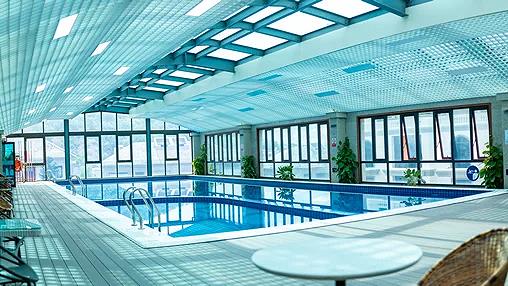 Hồ bơi trong khu nghỉ dưỡng