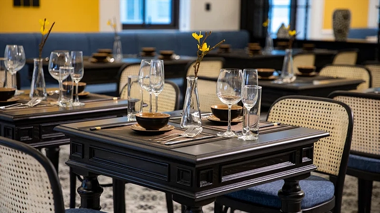 Nhà hàng được bày trí sang trọng