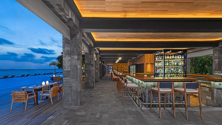 Quầy Bar phục vụ thức uống độc đáo