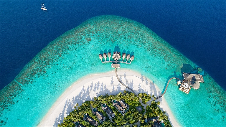 Màu nước biển xanh ngọc bích tuyệt đẹp