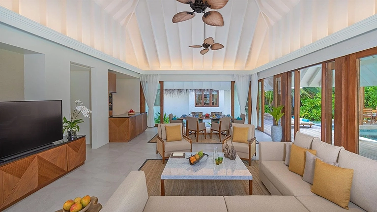 Không gian phòng khách tràn ngập ánh sáng